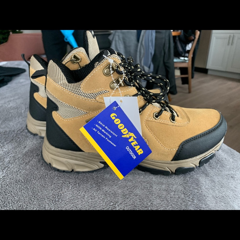 Good Year Hiking Shoes Men’s Size 8